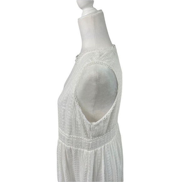 Q&A Eyelet White Sleeveless Dress - Size Medium - Picture 7 of 15